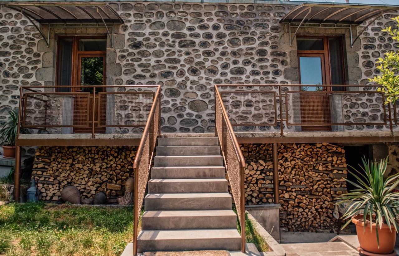 Hayi Tun Guest House Goris Exterior photo
