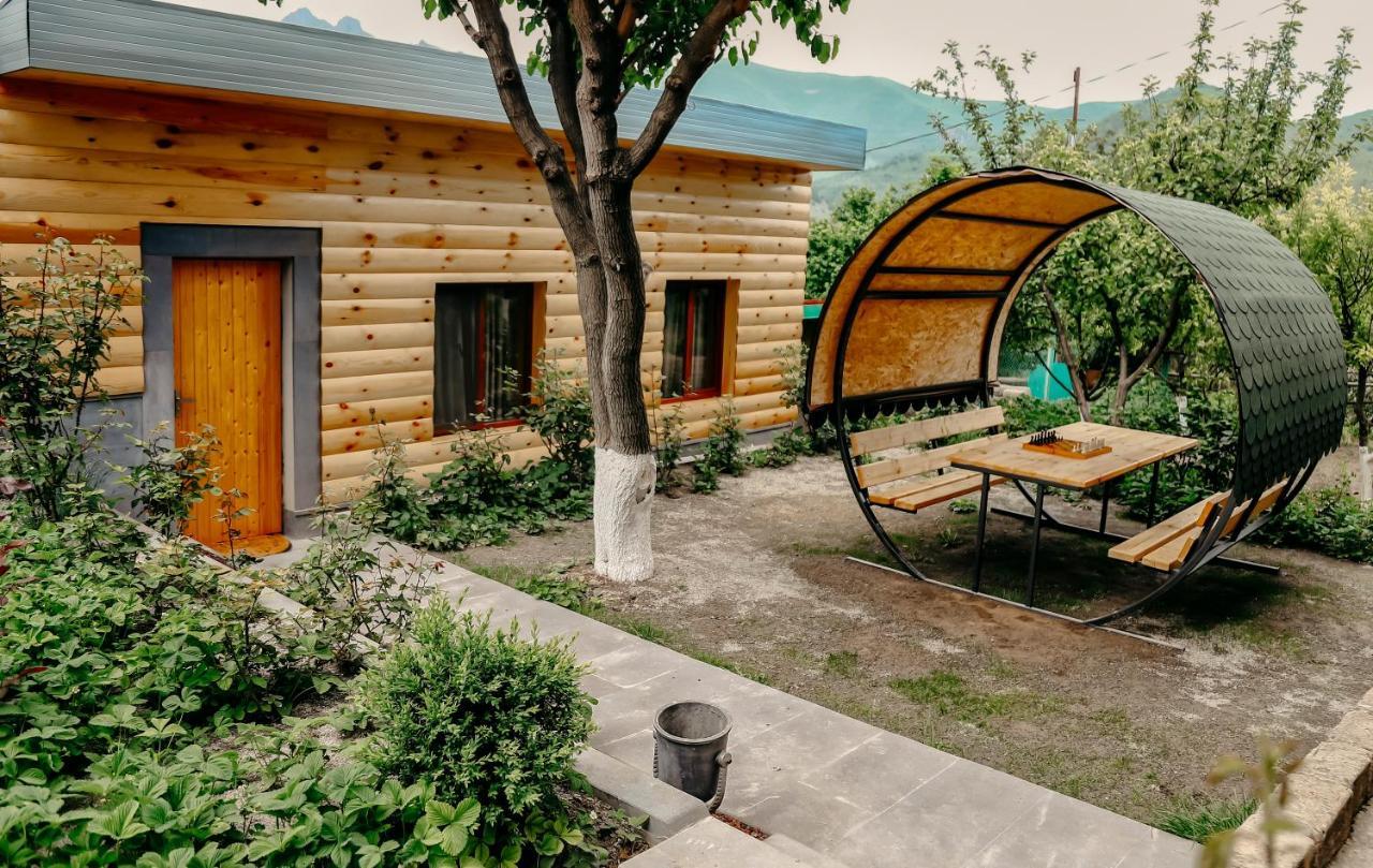Hayi Tun Guest House Goris Exterior photo