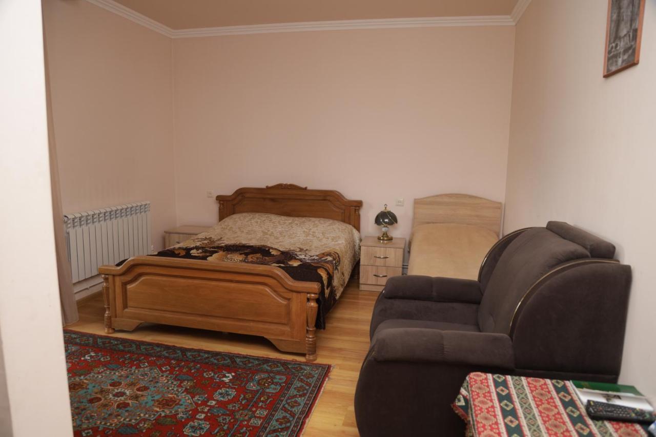 Hayi Tun Guest House Goris Exterior photo
