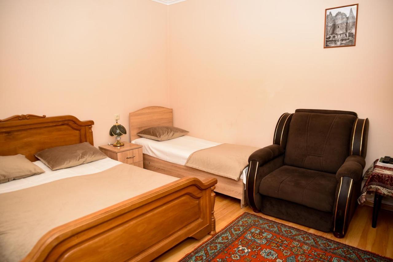 Hayi Tun Guest House Goris Exterior photo