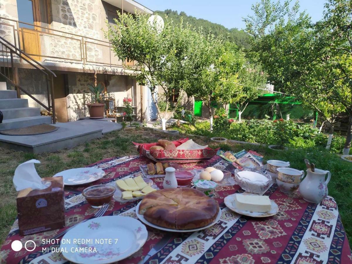 Hayi Tun Guest House Goris Exterior photo