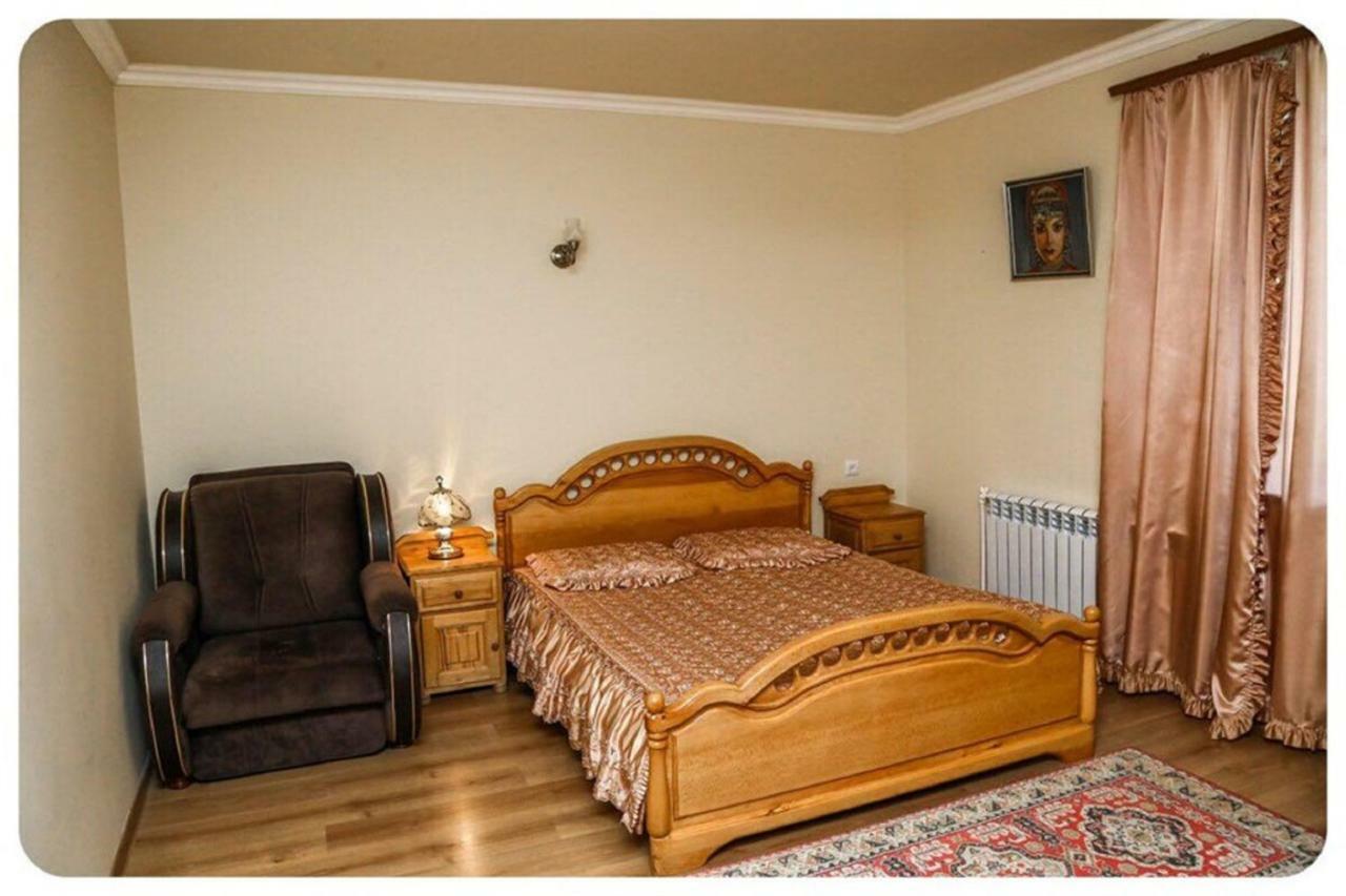 Hayi Tun Guest House Goris Exterior photo
